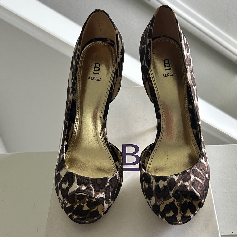 New Bakers Animal Print Peep Toe Heels Sz 8.5